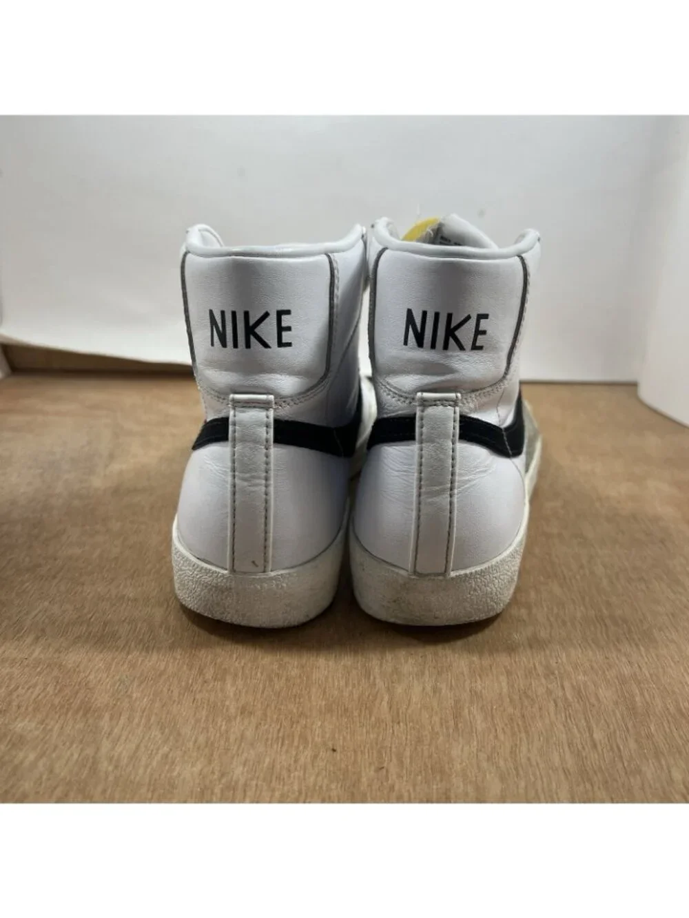 Nike Blazer Mid 77 Vintage Womens Size 9.5 White Black Basketball Shoes Sneakers